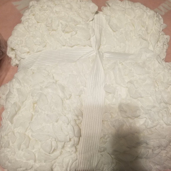 Throw - Picture 3 of 3